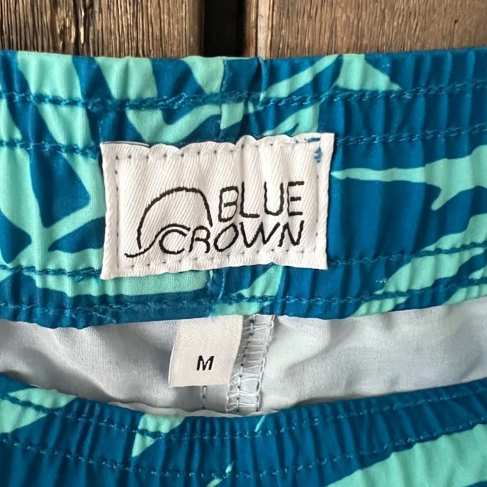 Tilly’s Blue Crown Boy's Aqua Leaf Swimtrunks Size Medium NWT